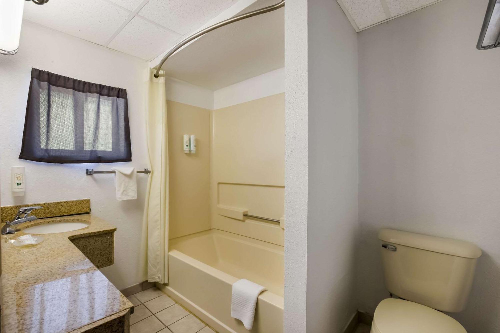Quality Inn & Suites Millville Eksteriør bilde